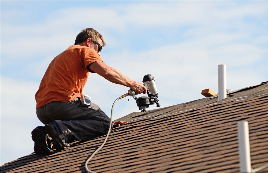 2 Reason for Hiring a Contractor for Your Roof Leak Repair