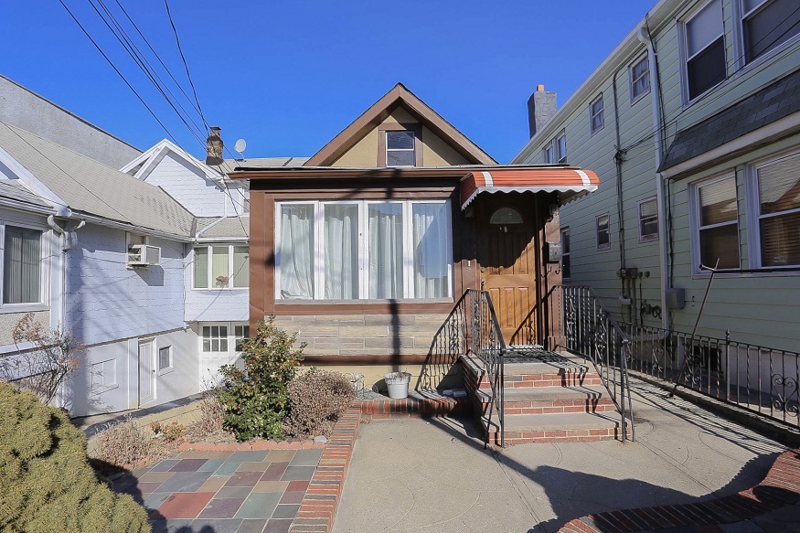 homes for sale in Astoria NY
